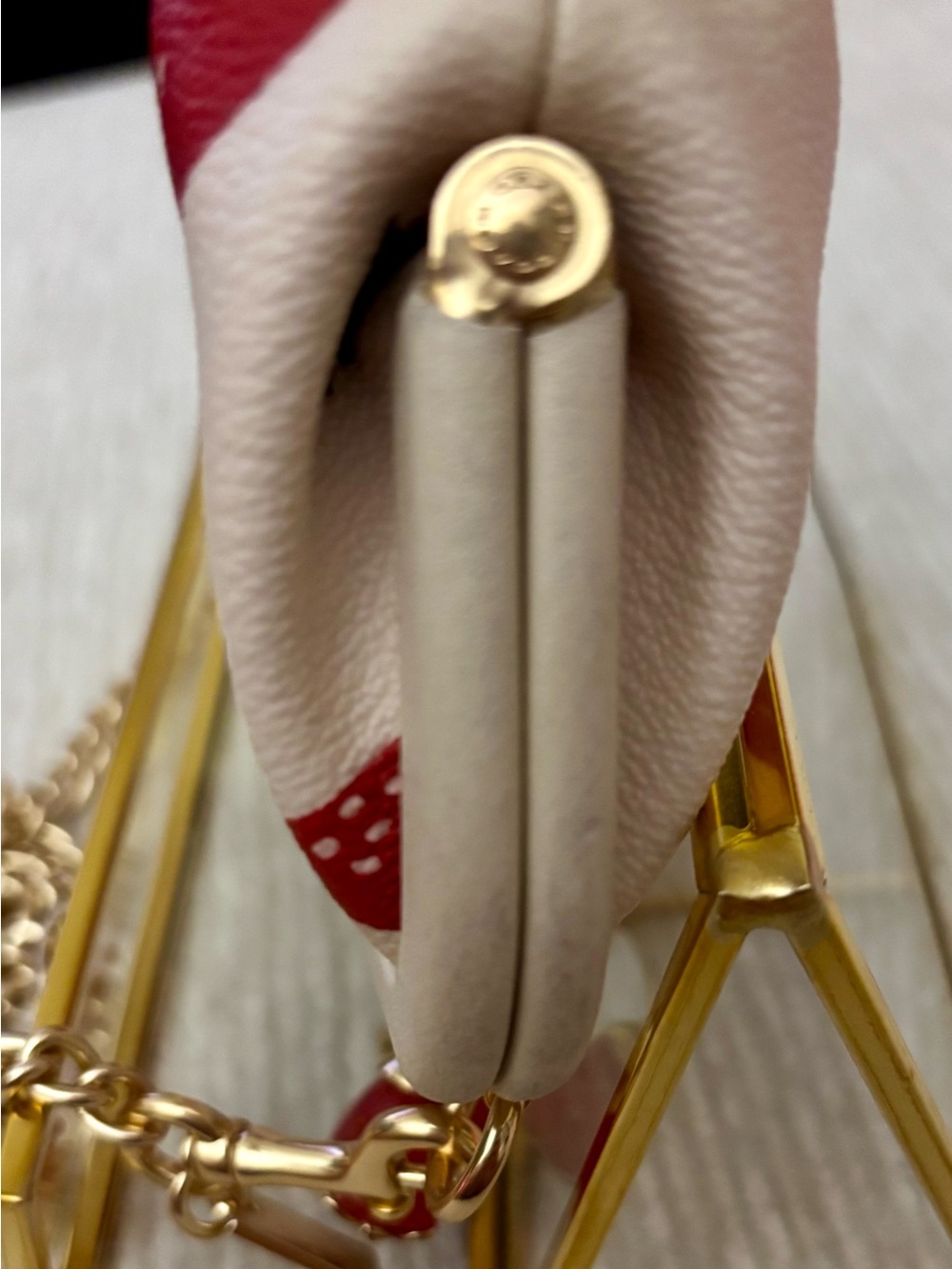🍓 Coach Nora Kisslock Card Case Wild Strawberry Print Gold Chain Crossbody - Picture 7 of 11